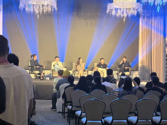 _PIVX's tweet photo. In October #PIVX's lead dev @Liquid369 attended #TOKEN2049 in Singapore where he met with "various exchanges, market makers, and service partners that were there." Liquid369 gained new contacts, attended several meetings, while also setting up future ones that will help grow #PIVX's presence."
Many thanks to @Liquid369 for representing #PIVX at this event.