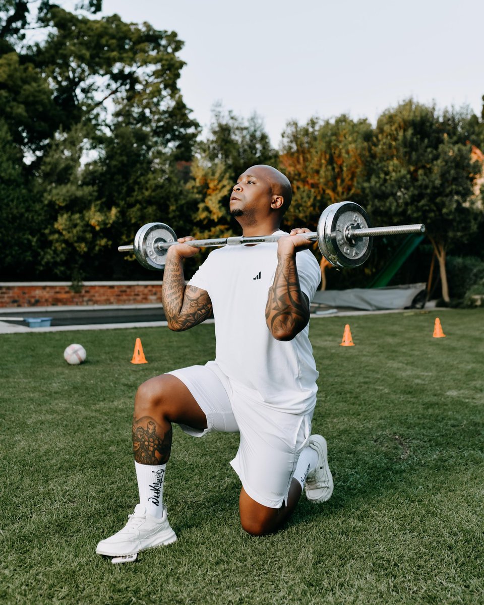NaakMusiQ's tweet photo. Step, kick, stand on it. This phone can handle the pressure—literally. The #HONORX7d is built different. What’s your favorite feature on this amazing device? https://t.co/U7OIvCRwHA