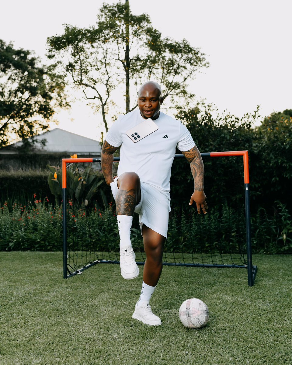 NaakMusiQ's tweet photo. Step, kick, stand on it. This phone can handle the pressure—literally. The #HONORX7d is built different. What’s your favorite feature on this amazing device? https://t.co/U7OIvCRwHA