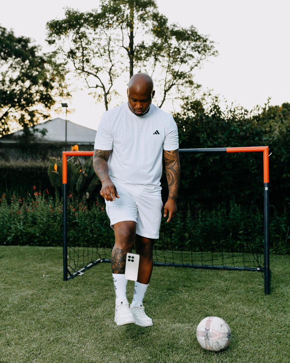 NaakMusiQ's tweet photo. Step, kick, stand on it. This phone can handle the pressure—literally. The #HONORX7d is built different. What’s your favorite feature on this amazing device? https://t.co/U7OIvCRwHA