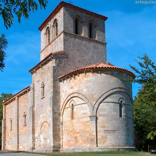 arteguias's tweet photo. La llamada ermita de "Nuestra Señora del Valle" es la antigua iglesia del Monasterio de Rodilla que se edificó en la segunda mitad del siglo XII (Después del 1170) en uno de los valles de La Bureba (Burgos). 
#monasterioderodilla #bureba #labureba #romanico #monasterio #ermita https://t.co/NEGCp55dMy