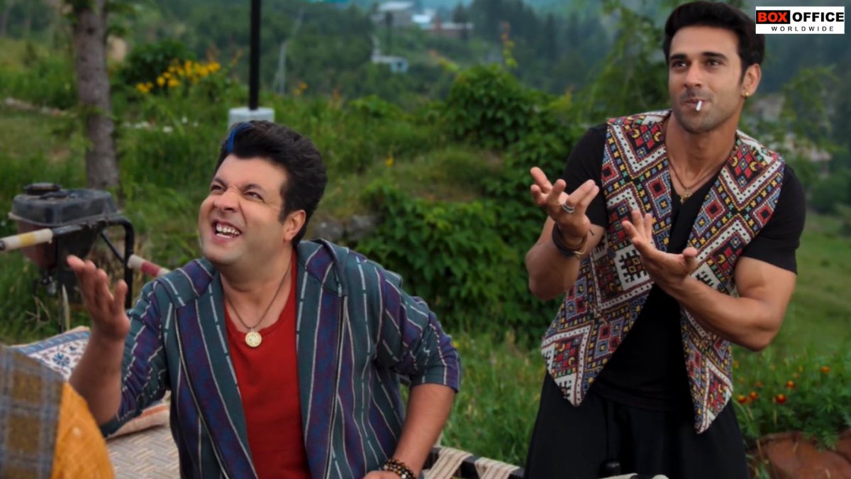 BOWorldwide's tweet photo. Netizens Go Wild As Rahu Ketu Teaser Drops: Pulkit Samrat And Varun Sharma Fukrey Duo Return With Cosmic Comedy Madness!
Read here: https://t.co/DBe9TRAxVg
@pulkitsamrat @fukravarun @shalzp @vipulhappy @zeestudiosofficial #BLiveProductions #UmeshKrBansal #SuurajSinngh https://t.co/mBJA8Vs91P