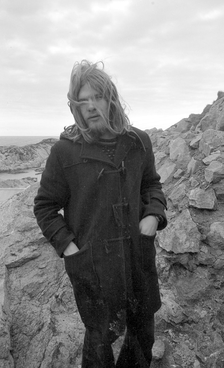 lassetur_o's tweet image. Selfie
Leica M2 with a 35 mm lens — on a tripod with the self-timer ticking down. Shot outdoors in the wind, a moment held still by classic mechanics and cold air.

95009411
#Selfie #Analog #Leica #lassetur