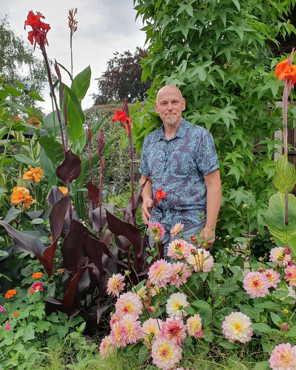 Bright bold colours or pastel shades. Which do you prefer? For Jānis Raubiška, it’s all about creating as much drama as possible. And it works! Watch Episode 31 on <a href="/BBCiPlayer/">BBC iPlayer</a> if you missed it. A little something to brighten up your day 😎 bbc.in/3LNVpS2