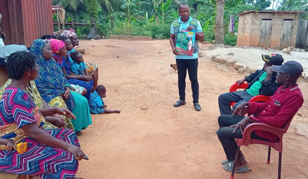 crighana's tweet image. In Abamkrom, West Akyem, Eastern Region, our Community Development Officer is engaging community members with the Advocacy Toolkit to raise awareness about the dangers of child labour.

#AnAdultIsAChildWhoHasSurvived #Sensitization #Remediation #children #crighana