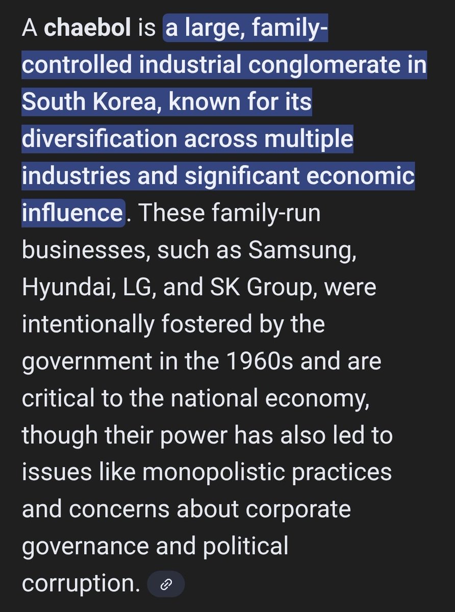 Seungmin is not a chaebol! True, his family makes money, but they don't control industries and have massive political power!

Stray Kids won their 1st Daesang in 2021... 3 years after debuting. Just sayin'