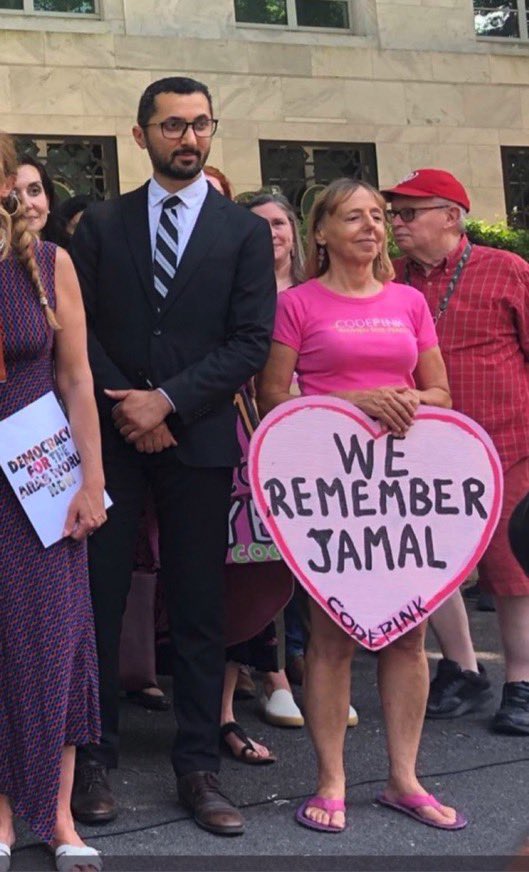 لوسمحتو دققو النظر هل فيهم واحد سعودي غير فرخ العوده