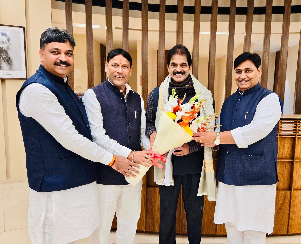 TikaRamJullyINC's tweet image. आज दिल्ली में कांग्रेस संगठन महासचिव आदरणीय श्री के.सी. वेणुगोपाल जी एवं महासचिव श्री भँवर जितेन्द्र सिंह जी से मुलाक़ात कर उनका मार्गदर्शन प्राप्त किया।

इस दौरान प्रदेश कांग्रेस अध्यक्ष श्री गोविन्द सिंह डोटासरा जी एवं अंता के नवनिर्वाचित विधायक श्री प्रमोद भाया जी भी उपस्थित…