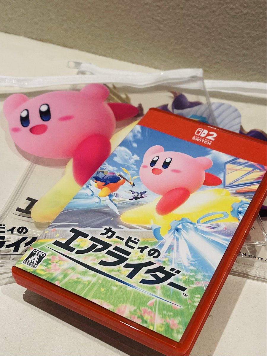 ビックカメラでSwitch2買った時のポイントも使ってカービィのエアライダー購入したポポ🙌🙌🙌🙌
特典付きにしたらポーチが2個ついてきたポポ⭐️かわちい！！！！！