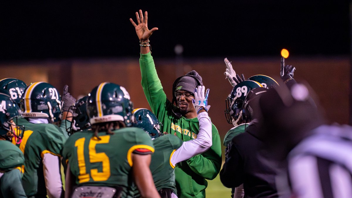 For the first time, Kentucky State football will play for an NCAA title.

<a href="/KYSUFB/">Kentucky State University Football</a> is in the NCAA Division II playoffs, and head coach <a href="/F_Huggins80/">Felton Huggins Jr.</a>'s team intends to make some noise in its postseason debut.  

“All we needed was a foot in the door": ⬇️
kentucky.com/sports/nfl/art…