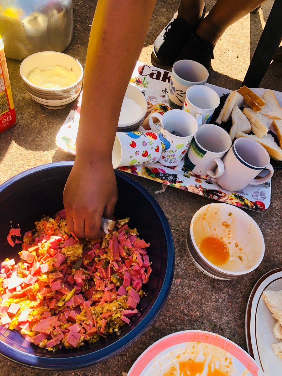 AngelM133197's tweet image. Do you prefer eating in groups?