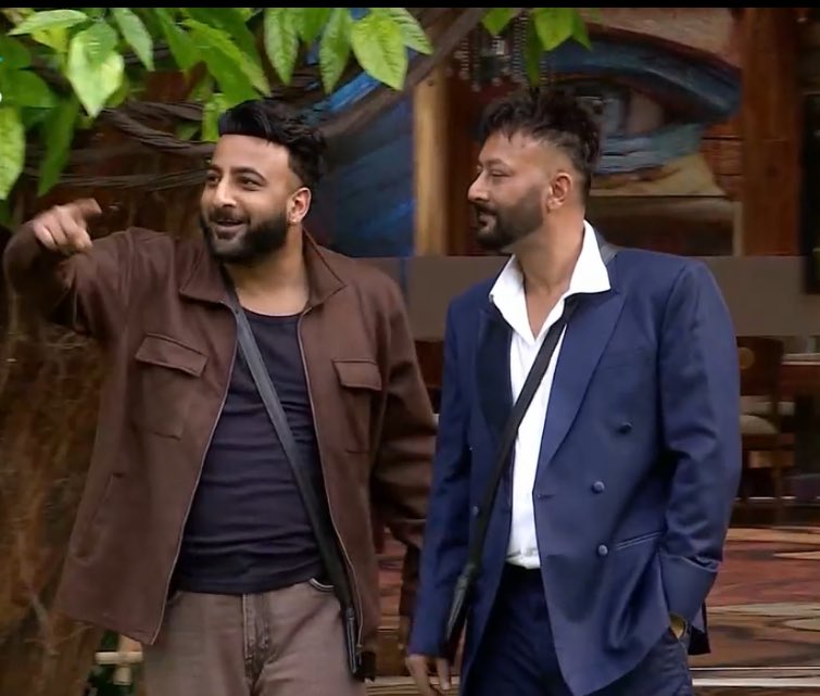 Team_Amaal_Fc's tweet photo. When Armaan told Shehbaaz
“You’re a brother from another mother” he truly meant it. Seeing Shehnaaz shower Amaal with the same warmth as Shehbaaz.

Now Shehbaaz's father entered the house same love &amp; respect from our side !! 

PAPA PRIDE BAAZ IN BB19 https://t.co/VWGVyQZPZ3