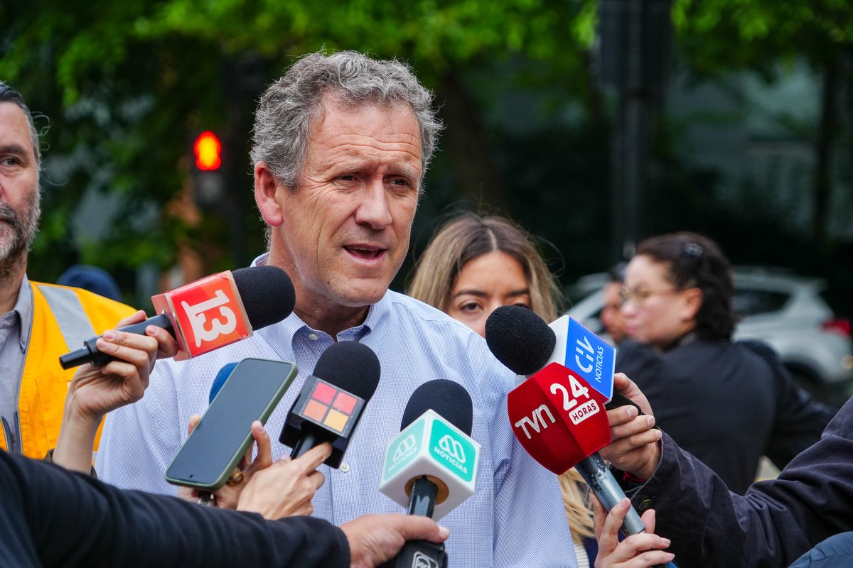 ¿Usas scooter eléctrico? Entonces recuerda que no debe superar el límite de velocidad de 25 km/h 🛴

El ministro Juan Carlos Muñoz, junto con <a href="/Fisca_MTT/">Division de Fiscalización de Transportes</a>, dieron inicio a la marcha de blanca de la fiscalización a scooter eléctricos para contar con calles más seguras.