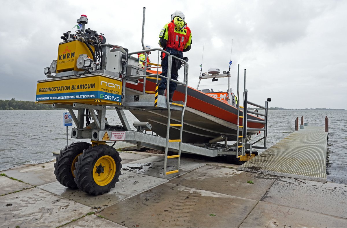 📸 Internationale belangstelling voor onze reddingboot! 🇬🇧🚤

Nicholas Leach uit het 🇬🇧 Verenigd Koninkrijk, bekend van Lifeboats Past &amp; Present. Was op bezoek voor een fotoshoot van onze reddingboot 🛟 Pieter Houbolt! 

#KNRMBlaricum #KNRM #PieterHoubolt #LifeboatsPastAndPresent