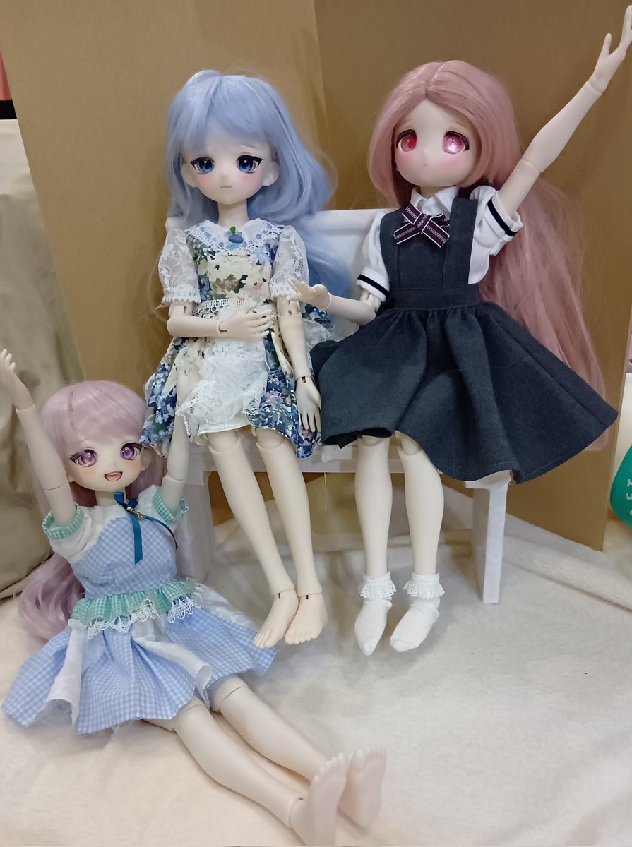 ururun_motch's tweet photo. 先々週から作り始めた 1/4 向けソファ。布と綿で少し見栄え良くして、座らせてみた。
奥行きが足りない( ̄▽ ̄;
それはさておき、MDD までなら座れることは確認できたので、週末に持って行く予定。
かなり時間かかったけど、初チャレンジは楽しい(*=・ω・=)
約 1500 円。
#zuizuidoll
#dlldoll https://t.co/F1N3uPfuSL