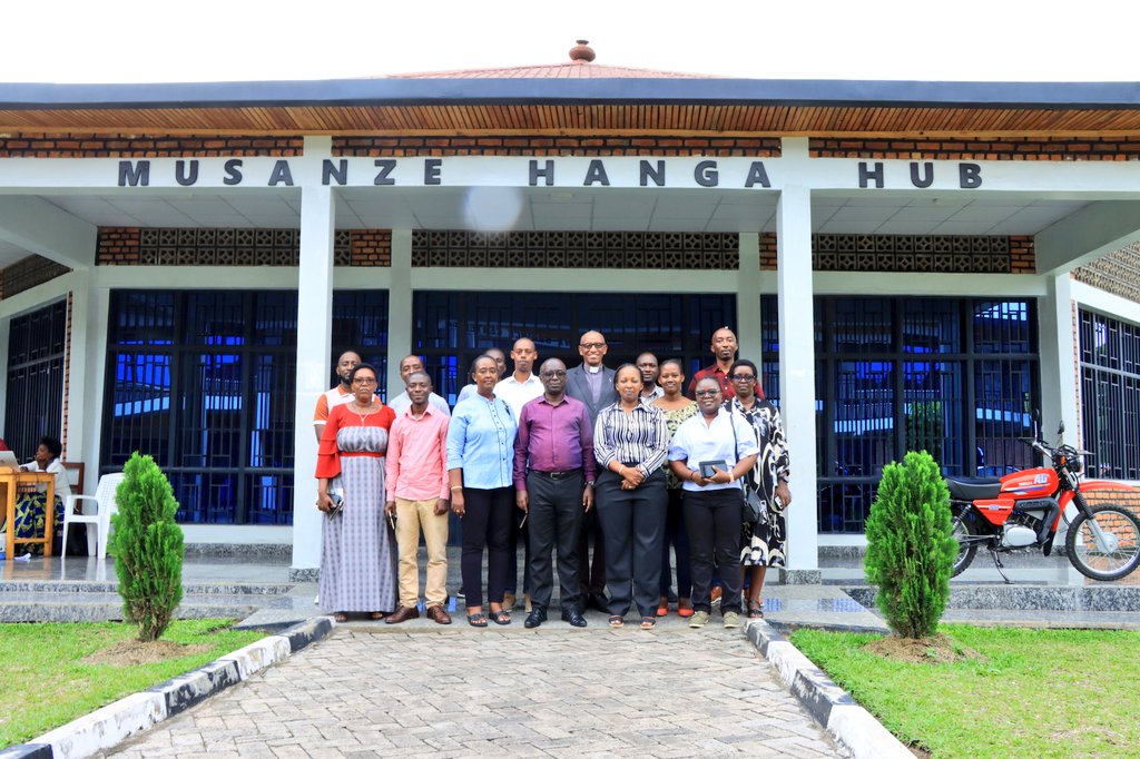 Nyuma yo gusobanurirwa uruhare rwa <a href="/yegomusanze/">YEGO MUSANZE</a> na <a href="/MUSANZE_ESC/">Musanze Employment Service Center</a> mu gufasha urubyiruko kwihangira imirimo no kubahuza n'abatanga akazi, abagize Inama y'Ubutegetsi y'Ikigo cy'Urubyiruko cya Bugesera, basuye ibice urubyiruko rwigiramo ubugeni, ububaji, gutegura imishinga n'ibindi.