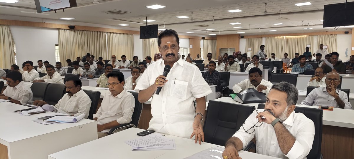 2025–26 రబీ సాగు సీజన్‌కు సిద్ధం
జిల్లాలో సాగునీటి సరఫరా, పంపిణీ, పర్యవేక్షణపై సమగ్ర కార్యాచరణను వెంటనే అమలు చేయాలని జిల్లా కలెక్టర్ ఆర్. మహేష్ కుమార్ ఆదేశించారు.

 ఇరిగేషన్ సలహా బోర్డు సమావేశం
ప్రజా ప్రతినిధులు, నీటి సంఘాల ప్రతినిధులు పాల్గొన్న ఈ సమావేశంలో

రబీ సీజన్‌లో 8.96