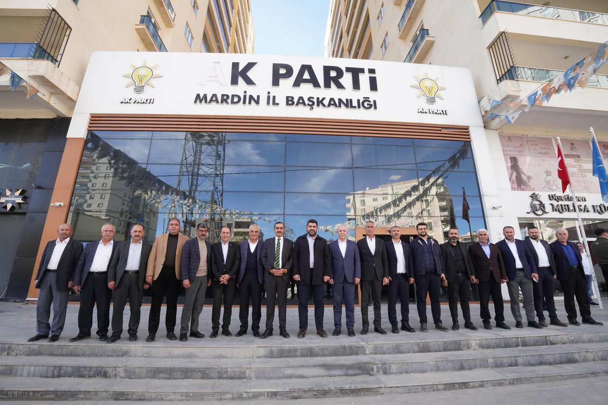 İl Başkanımız Sayın Mehmet Uncu, Kadim Aşiretler Federasyonu Mardin İl Temsilcisi Sayın Mahmut Timur, kanaat önderi Sayın Süleyman Çelik ve kıymetli heyetlerini İl Başkanlığımızda ağırladı.
​Şehrimizin geleceği ve birlikteliği üzerine verimli istişarelerde bulunduk. Nazik