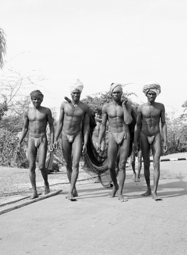 LakhanmeenaIND's tweet image. “मनुवादियों ने परिश्रमी, उत्पादक लोगों को ‘शूद्र’ और ‘अछूत’ घोषित कर उन्हें हाशिए पर धकेल दिया, जबकि परजीवी और दान-दक्षिणा पर निर्भर रहने वाले वर्ग को ‘उच्च’ और ‘द्विज’ कहकर सर्वोच्च स्थान दिया।”