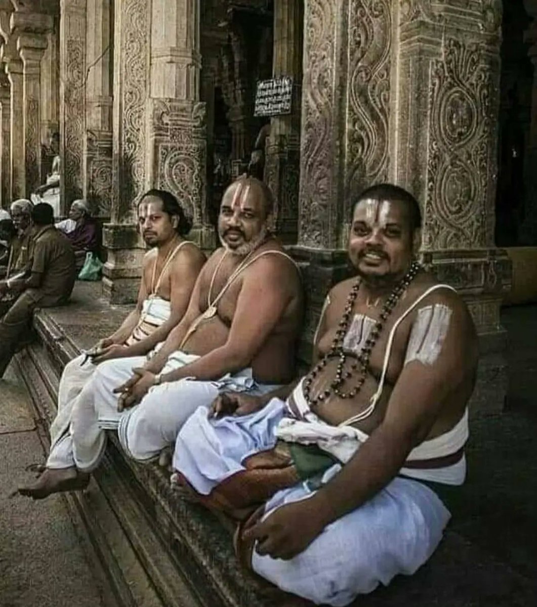 LakhanmeenaIND's tweet image. “मनुवादियों ने परिश्रमी, उत्पादक लोगों को ‘शूद्र’ और ‘अछूत’ घोषित कर उन्हें हाशिए पर धकेल दिया, जबकि परजीवी और दान-दक्षिणा पर निर्भर रहने वाले वर्ग को ‘उच्च’ और ‘द्विज’ कहकर सर्वोच्च स्थान दिया।”