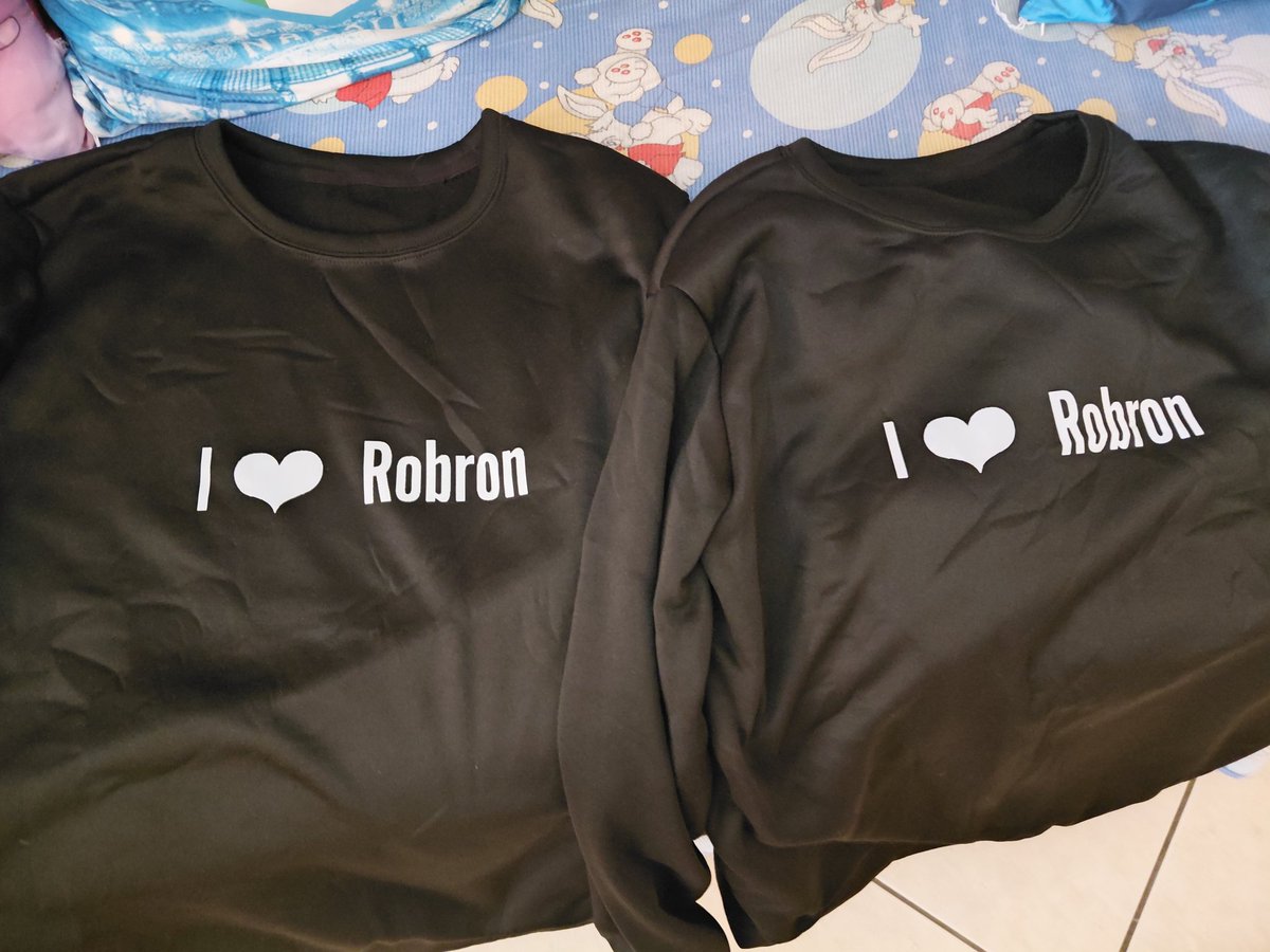 elirobron2's tweet image. My new #Robron T-shirts that my sister @GeRobron and I bought for Robron&apos;s anniversary on December 4th have finally arrived. I&apos;m happy. ❤️
#Robronforeverandalways