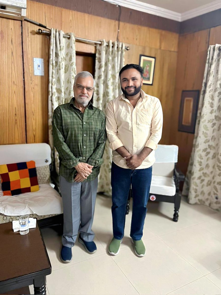 Vikram_dev_'s tweet image. आदरणीय  डॉ सी पी जोशी जी (पूर्व केंद्रीय मंत्री व पूर्व विधानसभा अध्यक्ष )  
📍  सर्किट हाउस भीलवाड़ा 
@drcpjoshi @INCRajasthan