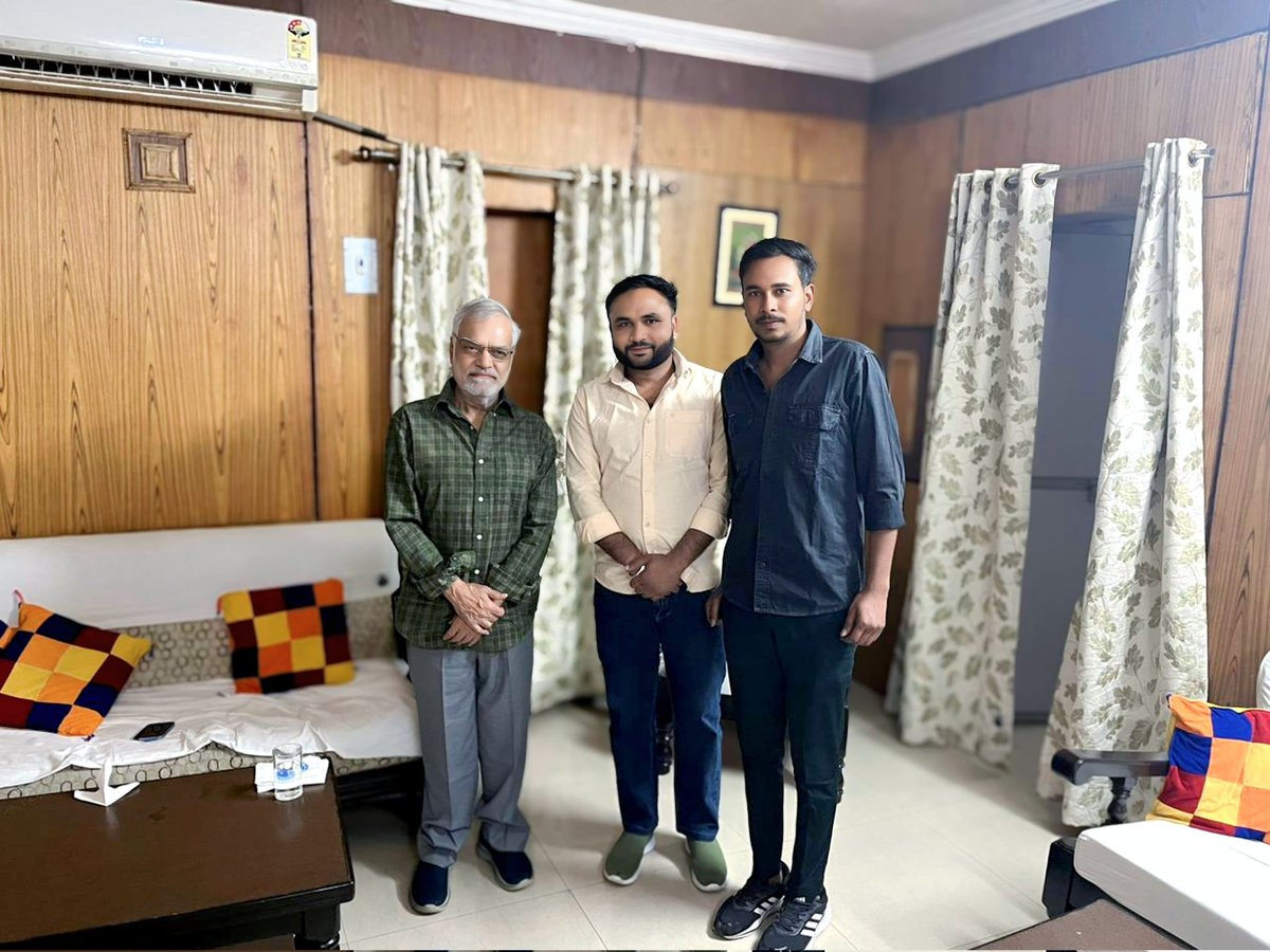 Vikram_dev_'s tweet image. आदरणीय  डॉ सी पी जोशी जी (पूर्व केंद्रीय मंत्री व पूर्व विधानसभा अध्यक्ष )  
📍  सर्किट हाउस भीलवाड़ा 
@drcpjoshi @INCRajasthan