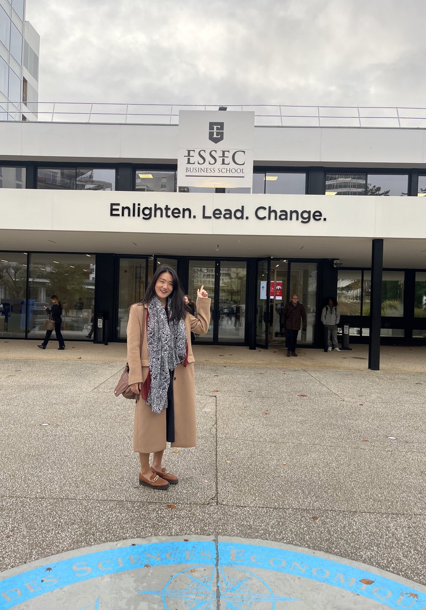 bygrida's tweet image. GM! Spreading Digital Art culture is so cool!
Thank you for inviting me @essec @jmpailhon also with @EdouardMusic @obv_ious 💜