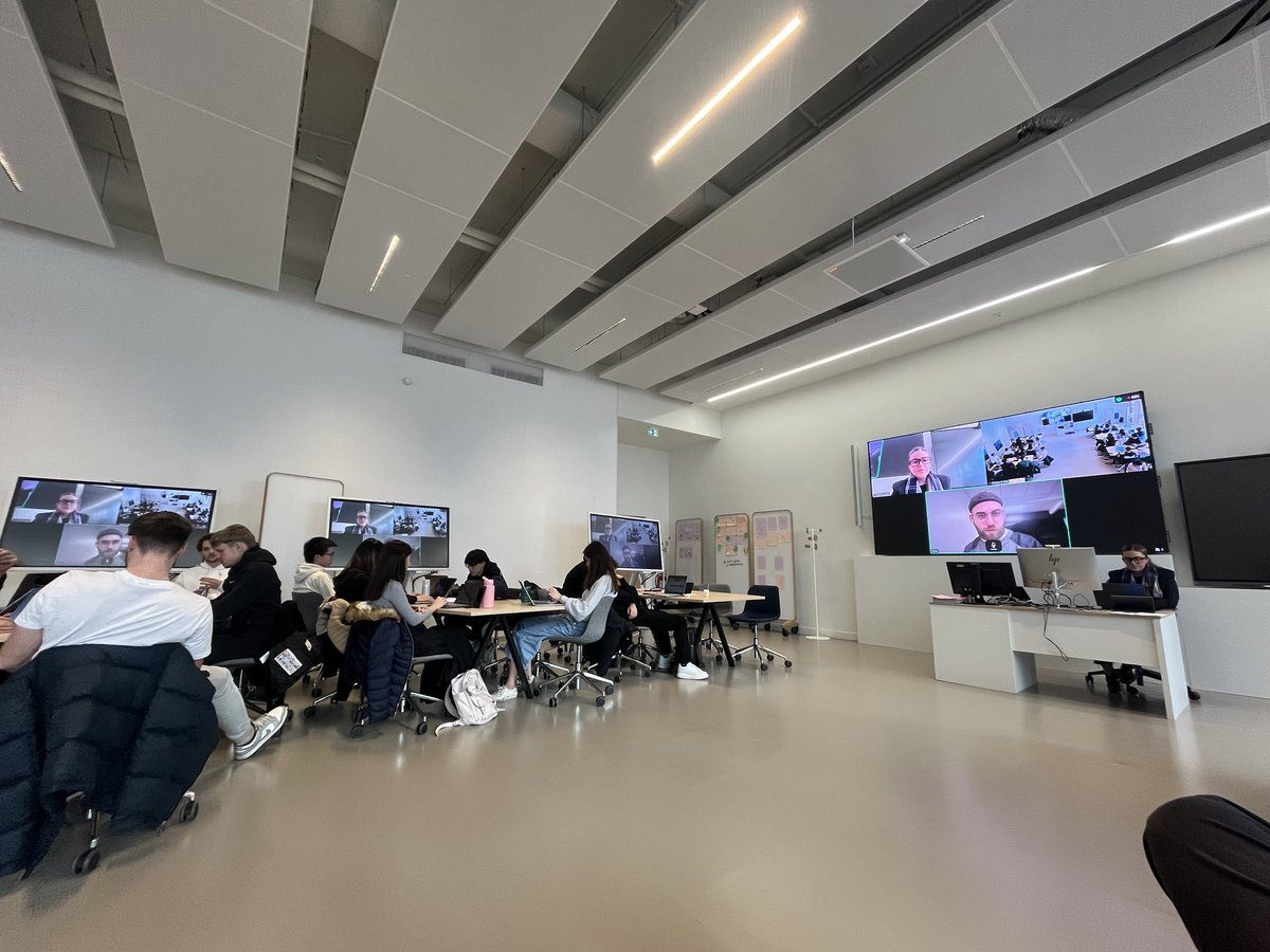 bygrida's tweet image. GM! Spreading Digital Art culture is so cool!
Thank you for inviting me @essec @jmpailhon also with @EdouardMusic @obv_ious 💜