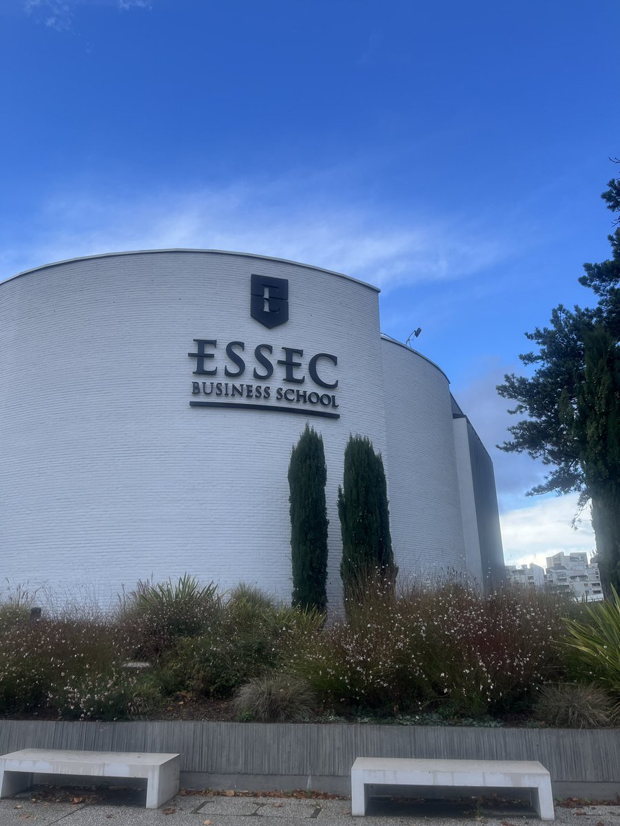 bygrida's tweet image. GM! Spreading Digital Art culture is so cool!
Thank you for inviting me @essec @jmpailhon also with @EdouardMusic @obv_ious 💜