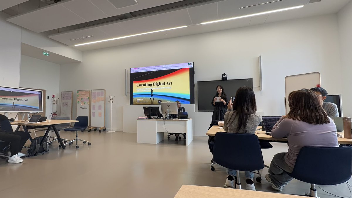 bygrida's tweet image. GM! Spreading Digital Art culture is so cool!
Thank you for inviting me @essec @jmpailhon also with @EdouardMusic @obv_ious 💜