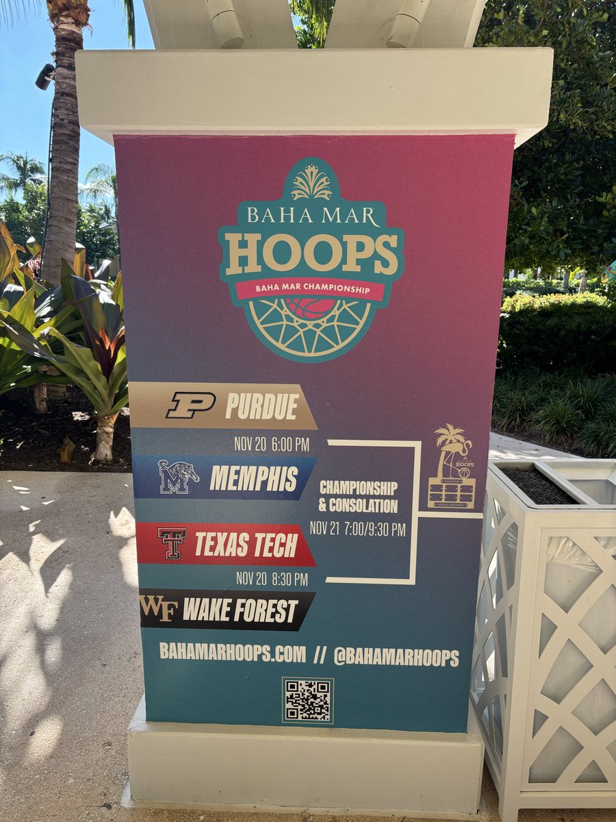 Gold Fedora Guy tweet media