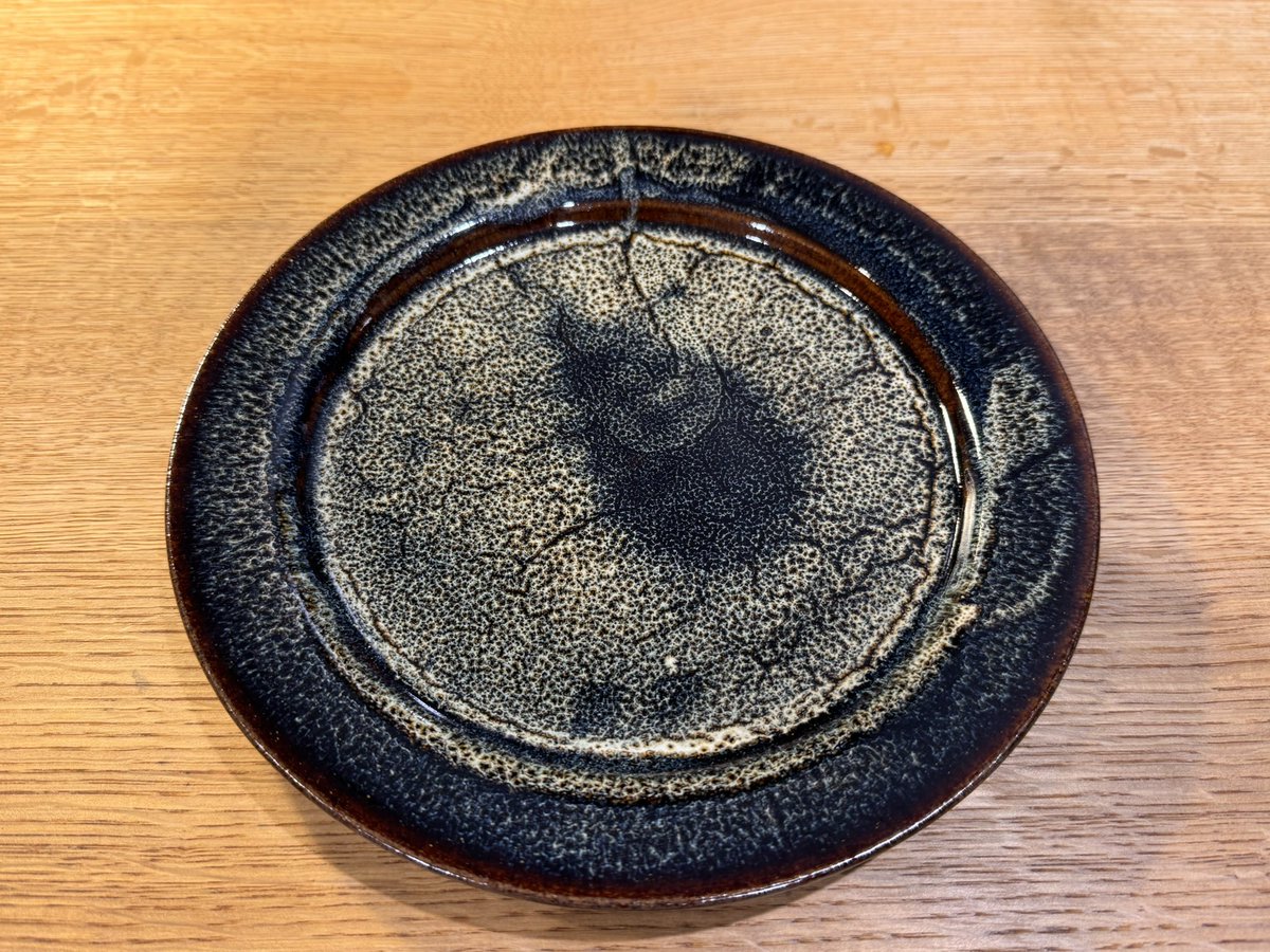 九州の窯を訪れた際に一目惚れして四枚まとめて購入した青海鼠釉の皿が