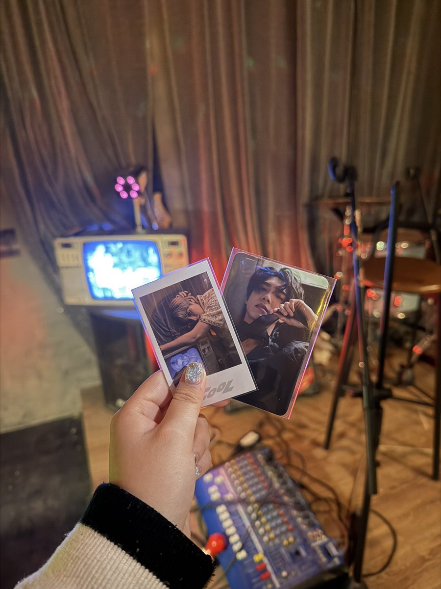 ZAspros's tweet photo. I write smartboom forever below Smart's message☺️☺️ @smart_csnp @bxxm_rvw 
(this is the bar he shoots the magazine "so cool"🍻
#SmartBoom https://t.co/hkbJ9wuIDC