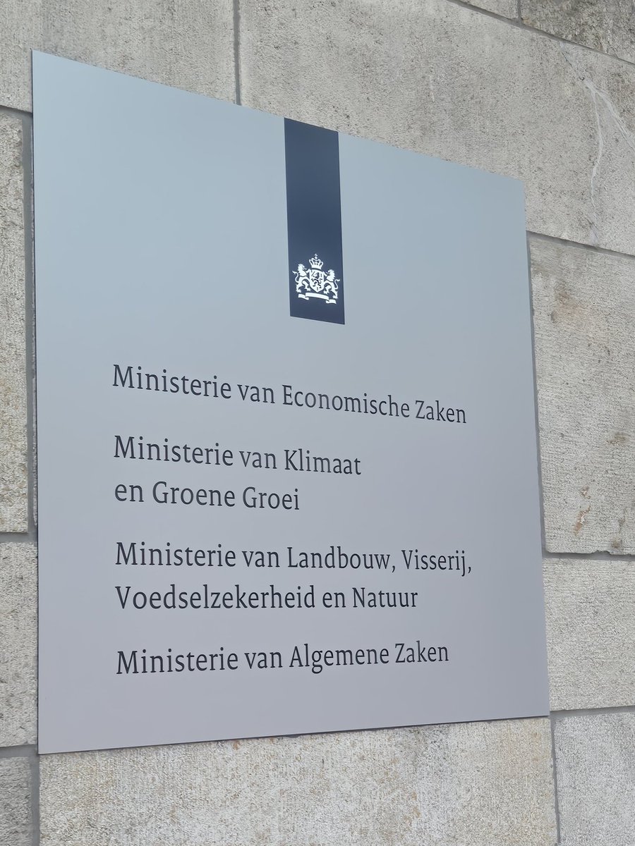Vandaag te gast op het ministerie van LVVN voor #boerzoektambtenaar. Kennis gemaakt met een enthousiaste ambtenaar voor een vervolgbezoek in 2026.