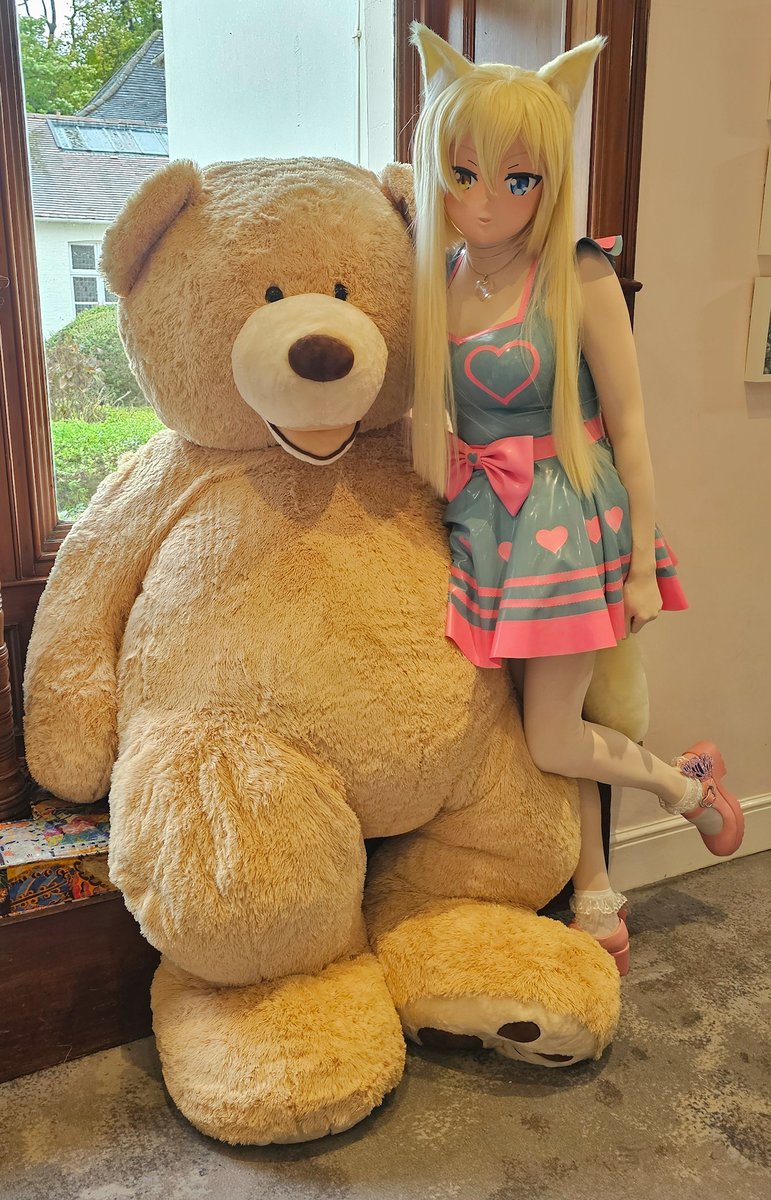 KigYui's tweet image. The rest of my photos from the Pawsome event are now up kigyui.com/2025pawsome/