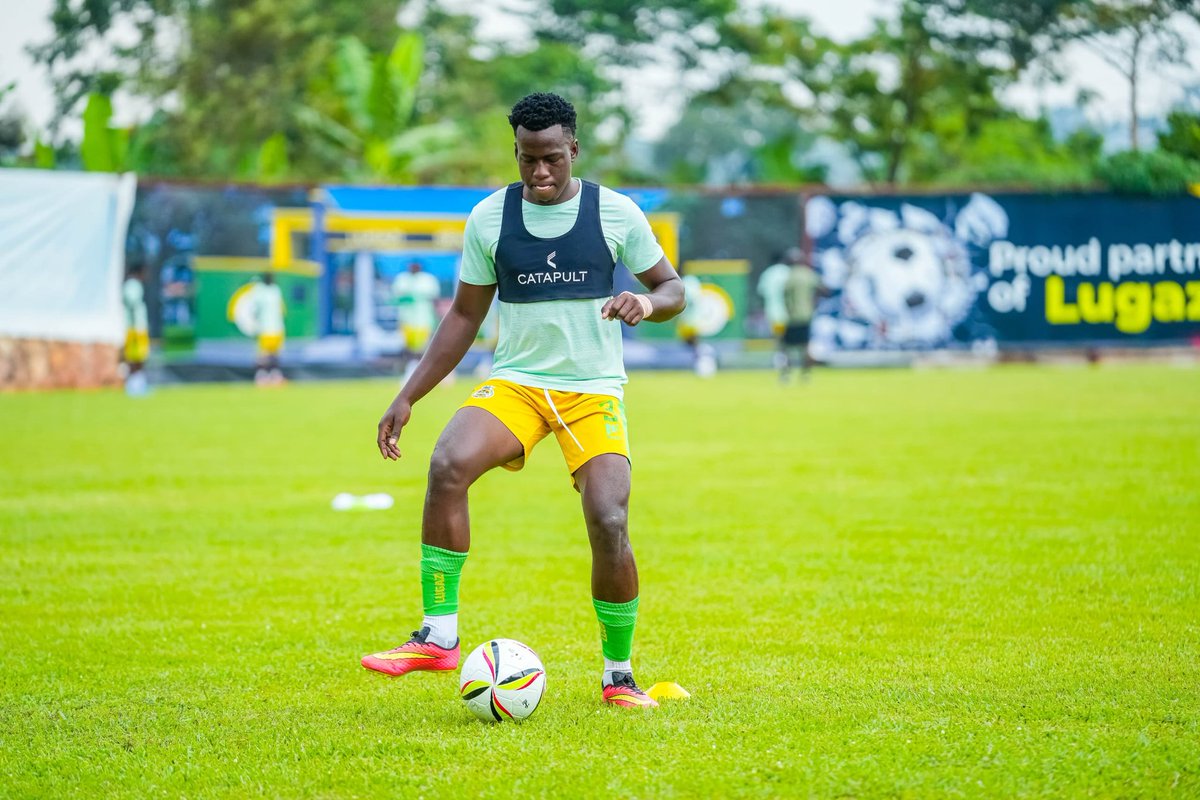 LugaziFC's tweet image. Stretching the muscles and getting match ready!

#TheLeaders
#UshindiNiWetu
#LUGEXP