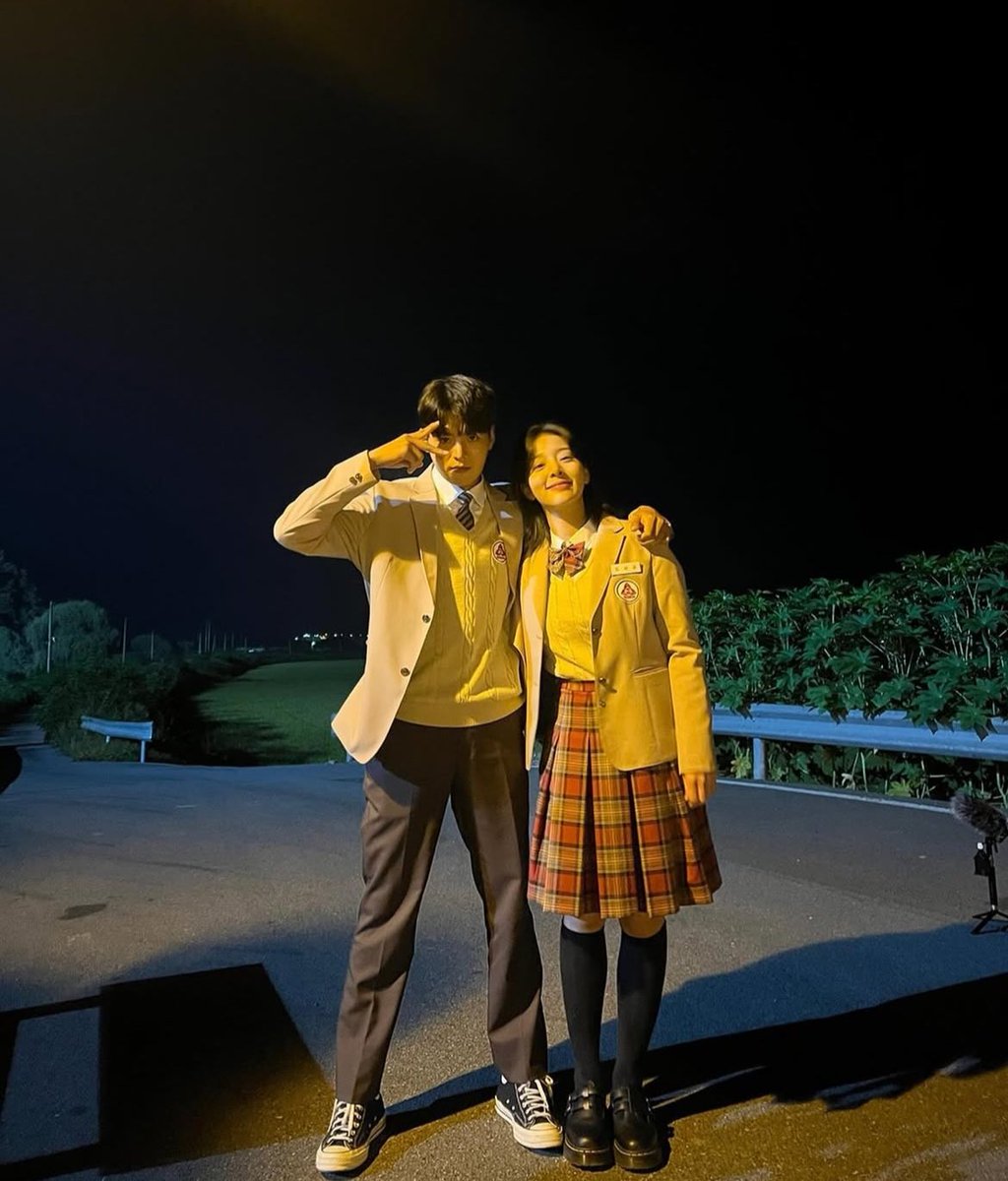 ryeoooun's tweet image. ... Di kesunyian mlam