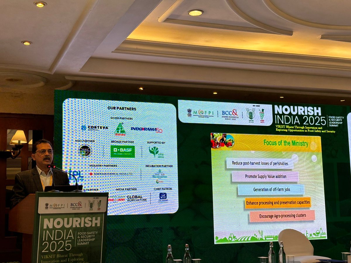 जिसके दौरान डॉ. जे. पी. डोंगरे, उप कृषि विपणन सलाहकार, #MOFPI ने कार्यक्रम के एक्सक्लूसिव सेशन में #PMKSY और #PMFME योजनाओं के तहत संचालित प्रमुख पहलों, उपलब्धियों और नए अवसरों को विस्तार से प्रस्तुत किया।