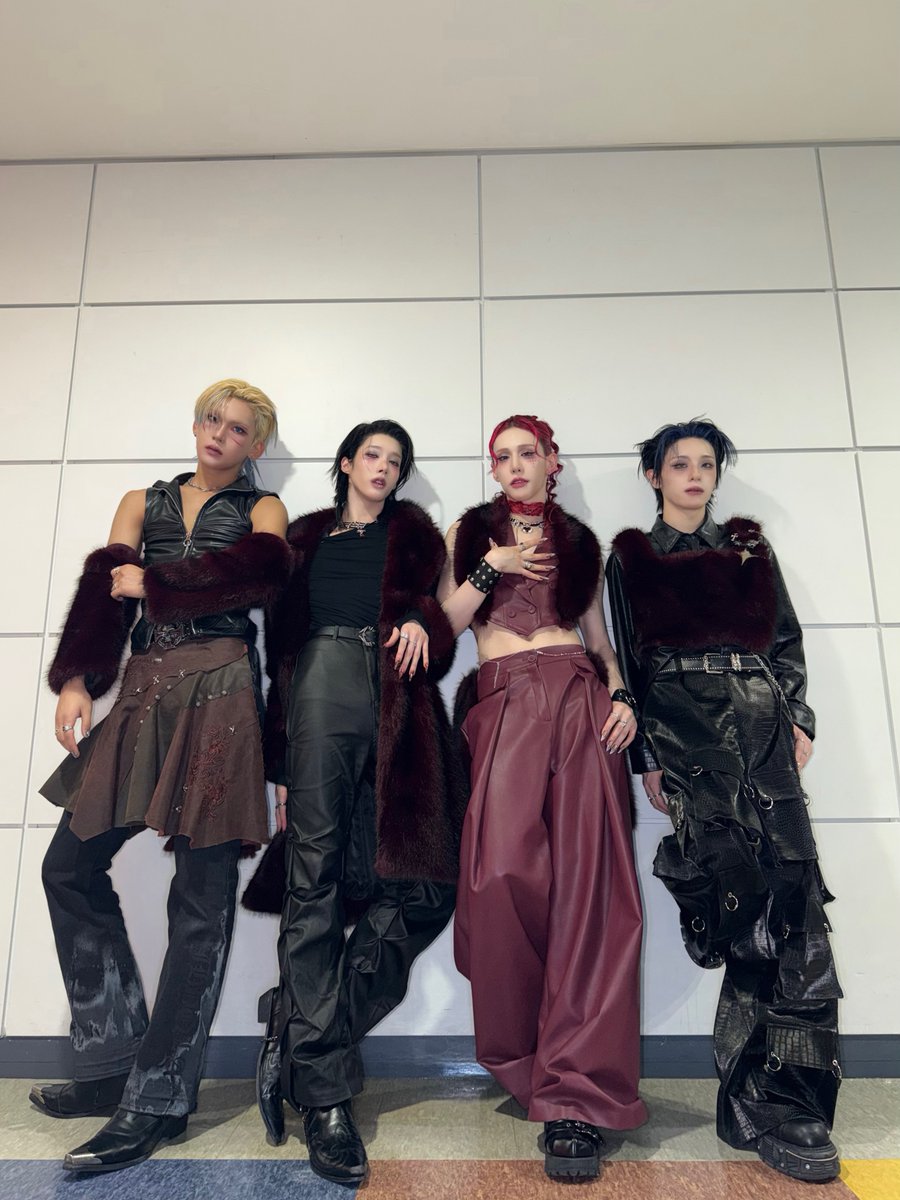 XLOV_official's tweet image. [📸]

251119 MBC M 쇼!챔피언

⁺⋆｡🥀₊⋆°⋆˚✧₊⁎𝕏𝕃𝕆𝕍⁎₊✧˚⋆°⋆₊🥀｡

#XLOV #엑스러브
#Rizz #XLOV_Rizz
#UXLXVE #XLOV_UXLXVE