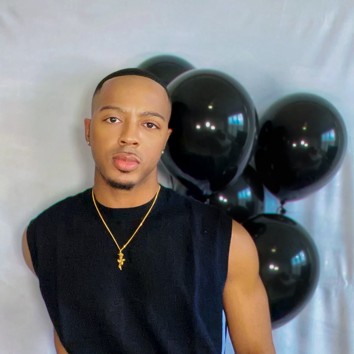 OpenOfficeHrs's tweet image. Balloons on my page 🎈 🖤 🎂 🎉