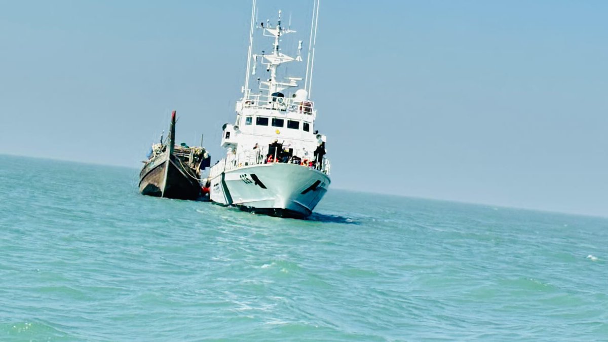 sidhant's tweet image. India apprehends a Bangladeshi fishing vessel, 28 fishermen for fishing illegally inside India&apos;s exclusive economic zone. This marks the fourth apprehension of a Bangladeshi fishing vessel in a single week.