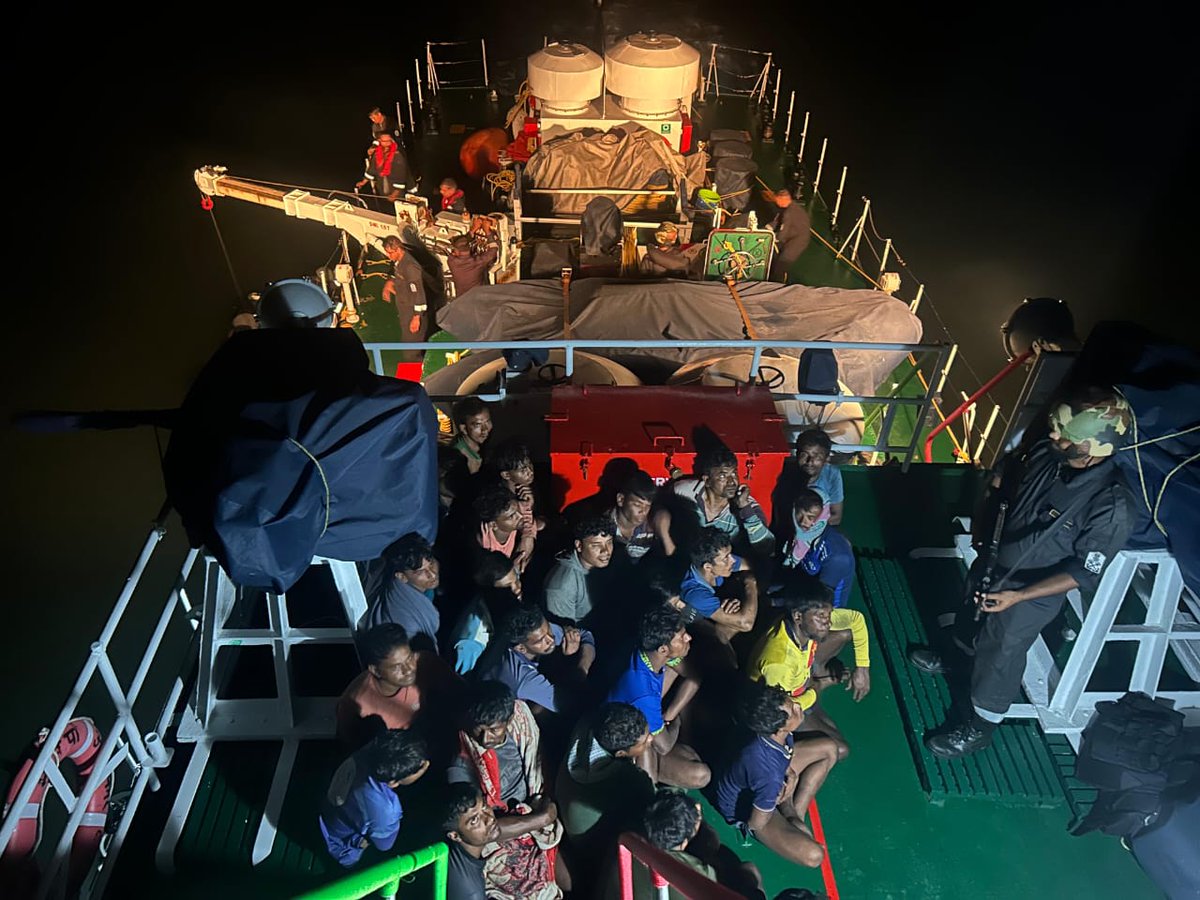 sidhant's tweet image. India apprehends a Bangladeshi fishing vessel, 28 fishermen for fishing illegally inside India&apos;s exclusive economic zone. This marks the fourth apprehension of a Bangladeshi fishing vessel in a single week.