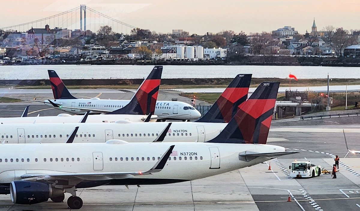 Rise &amp; Shine! Another on-time <a href="/Delta/">Delta</a> flight! ✈️ Go on and shake those tailfeathers. 🇺🇲

TIGER TOWN or bust! 🐅