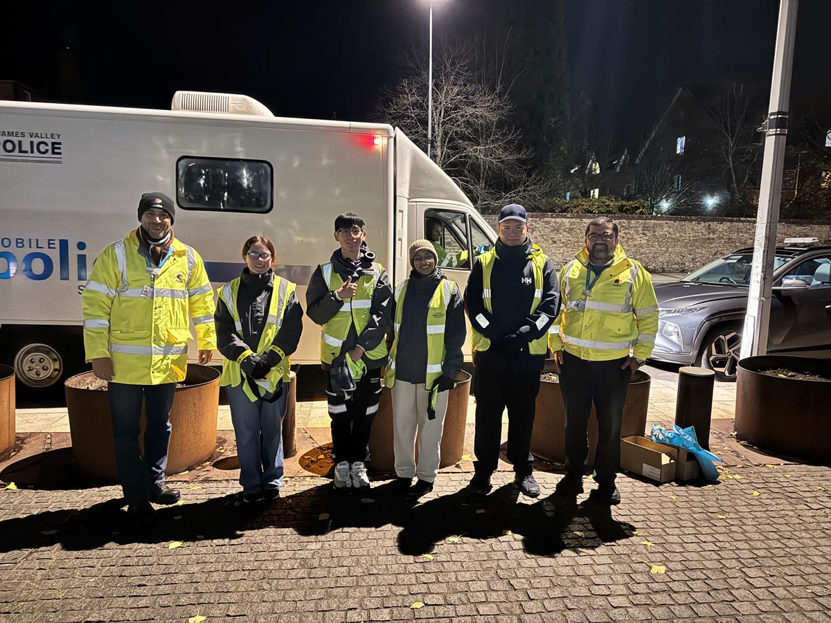 The Student Community Wardens supported <a href="/SecurityBrookes/">Oxford Brookes University Security Services</a> last night in the National Road Safety operation in partnership with Thames Valley Police &amp; Oxon Fire&amp;Rescue. Lots of safety advice was provided to students and the wider community! #RoadSafetyWeek