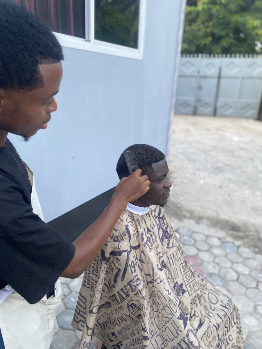 CutsByJason's tweet photo. Mwanaume asie na deni ni mwizi😂

🏠home service

📍Gaza-temboni

☎️ 0625453355

#cleancutsalways https://t.co/jk6cMThlI4
