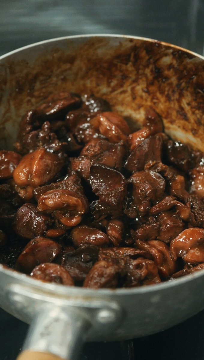 sudatch's tweet image. 2025.11.20 今日は県民の日！
1871年に甲府県から山梨県に改称された日🗻

肌寒い日も増えてきたので、ソウルフードのほうとうと甲州鳥もつ煮で温まりますか😮‍💨🍲