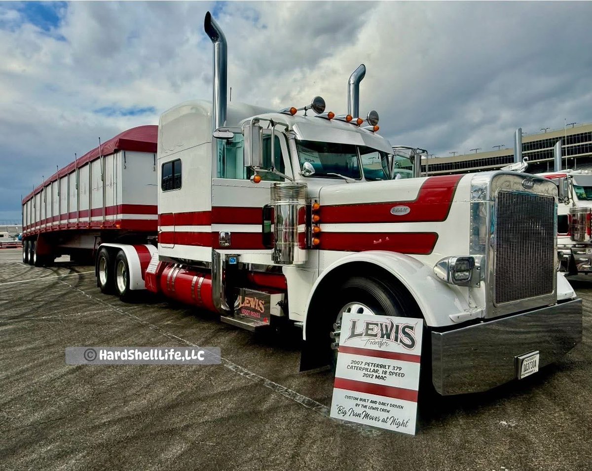 bobbi_mcgeeKY's tweet image. Driver Mel Johnson has been on the road 24 years, his Lewis Transfer,LLC (2007) Peterbilt 379 working truck with an 18-speed single turbo, ‘99 model overhauled C-15 Cat,120ECM,336 rears has been hauling steel coils &amp;amp; plates throughout Michigan, Indiana, Ohio. #HardShellLife