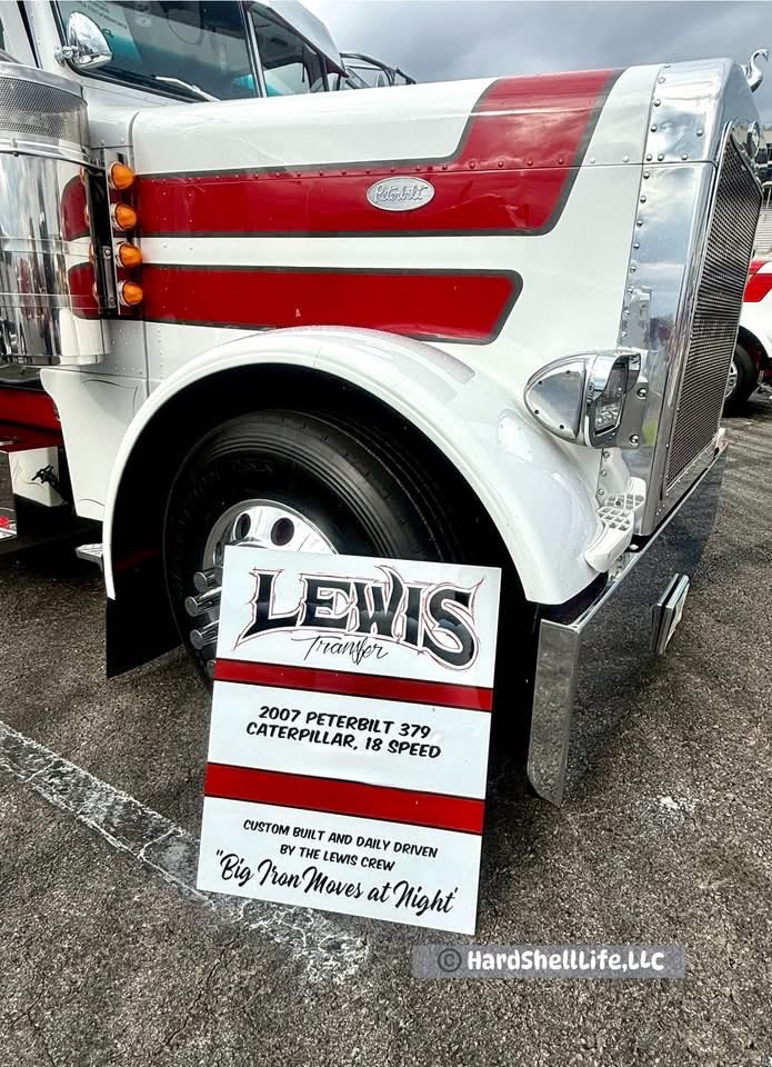bobbi_mcgeeKY's tweet image. Driver Mel Johnson has been on the road 24 years, his Lewis Transfer,LLC (2007) Peterbilt 379 working truck with an 18-speed single turbo, ‘99 model overhauled C-15 Cat,120ECM,336 rears has been hauling steel coils &amp;amp; plates throughout Michigan, Indiana, Ohio. #HardShellLife