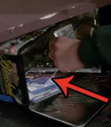 Junk Wax Christmas: 1989 Fleer Fred McGriff makes an appearance in Home Alone! Did you ever notice that? Add him to your Christmas decorations this year! #homealone #fredmcgriff #christmasmovies #christmasmovie #90s #christmasnostalgia #90skid #baseballcards #baseballcard #cards